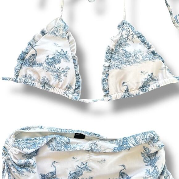 Cider White Blue Toile Print Ruffle Bikini Set Xs/S NWOT - Picture 2 of 9